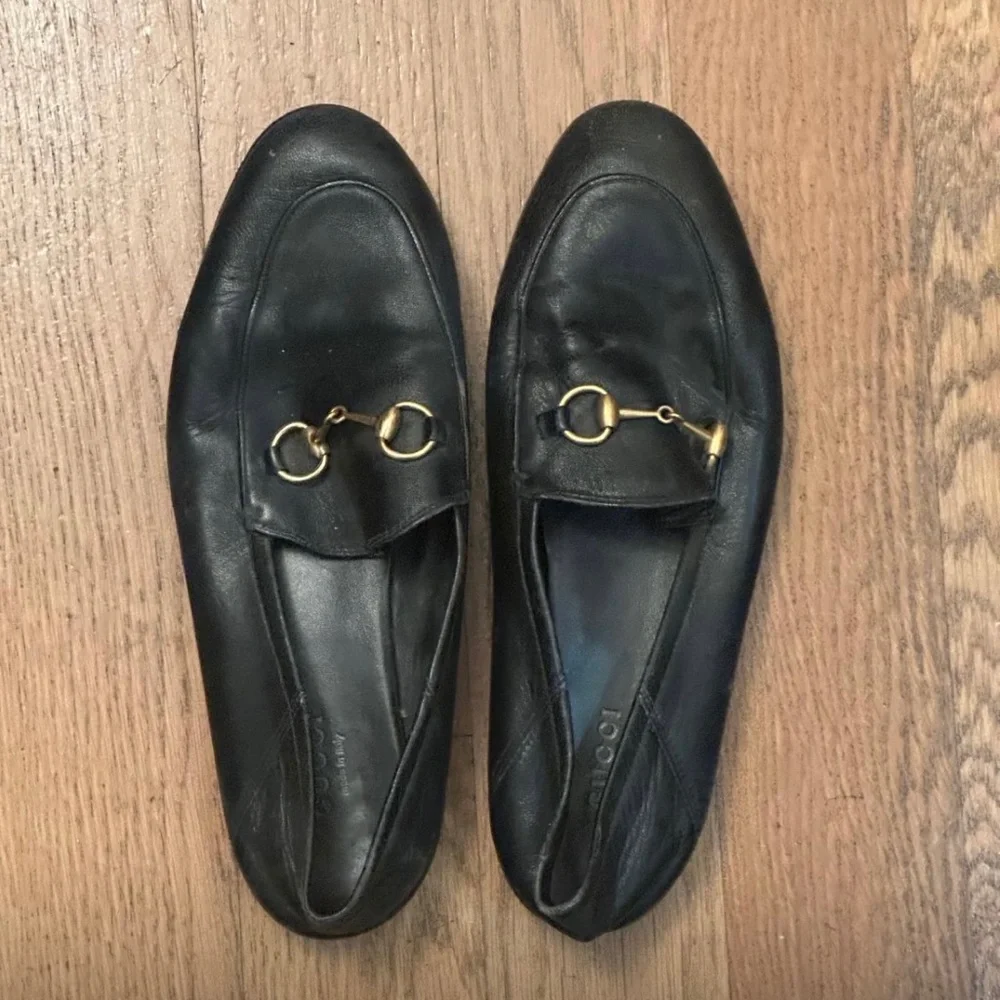 Gucci women Black Leather Loafers with Gold Horsebit Accent